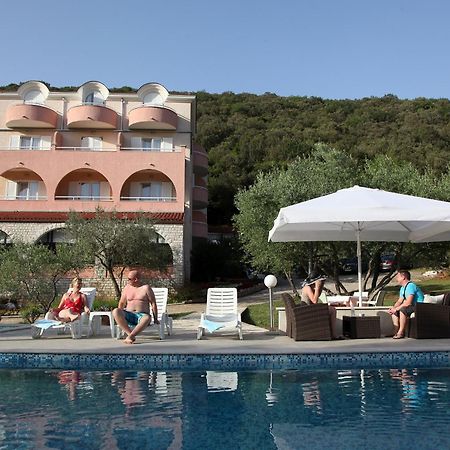 Hotel Carmen Peruški Dış mekan fotoğraf