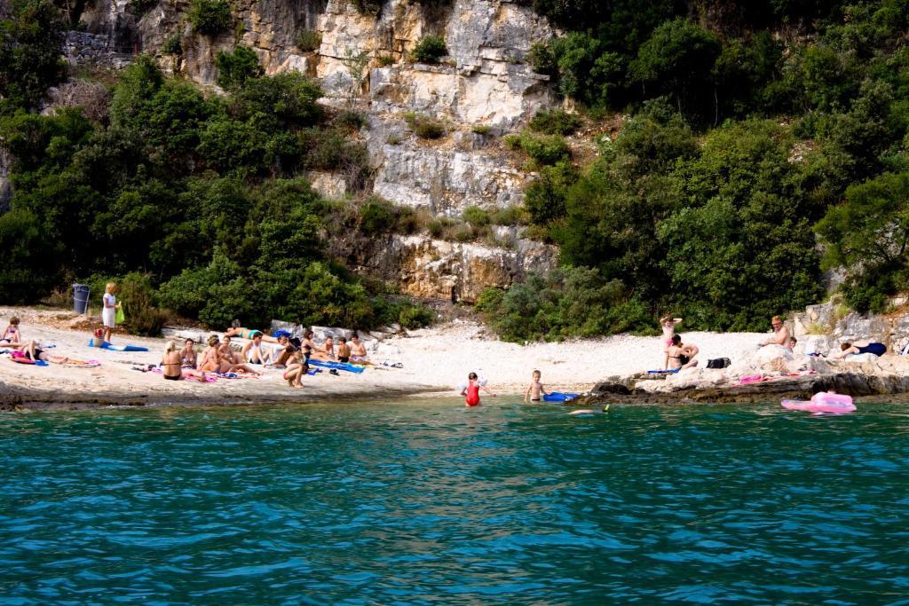 Hotel Carmen Peruški Dış mekan fotoğraf